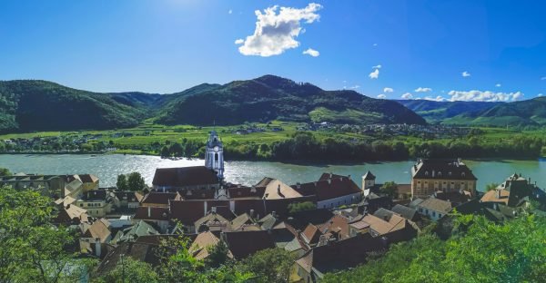 Dürnstein Travel Guide to Abbey, Castle Ruins, History & Legends