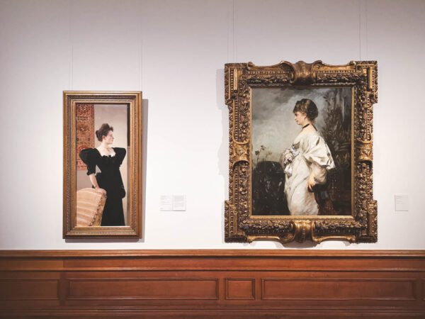 Gustav Klimt, Frauenbildnis, 1893/1894 (left) and Hans Makart, Magdalena Plach, 1870 (right) in Upper Belvedere, Vienna