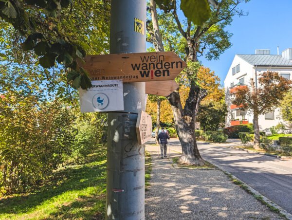 A stroller-friendly Vinna wine day hike route